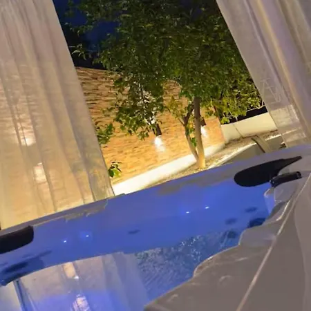 Garden With Private Jacuzzi
